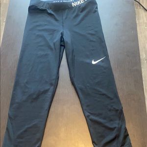 Nike Pro Capri Length Leggings